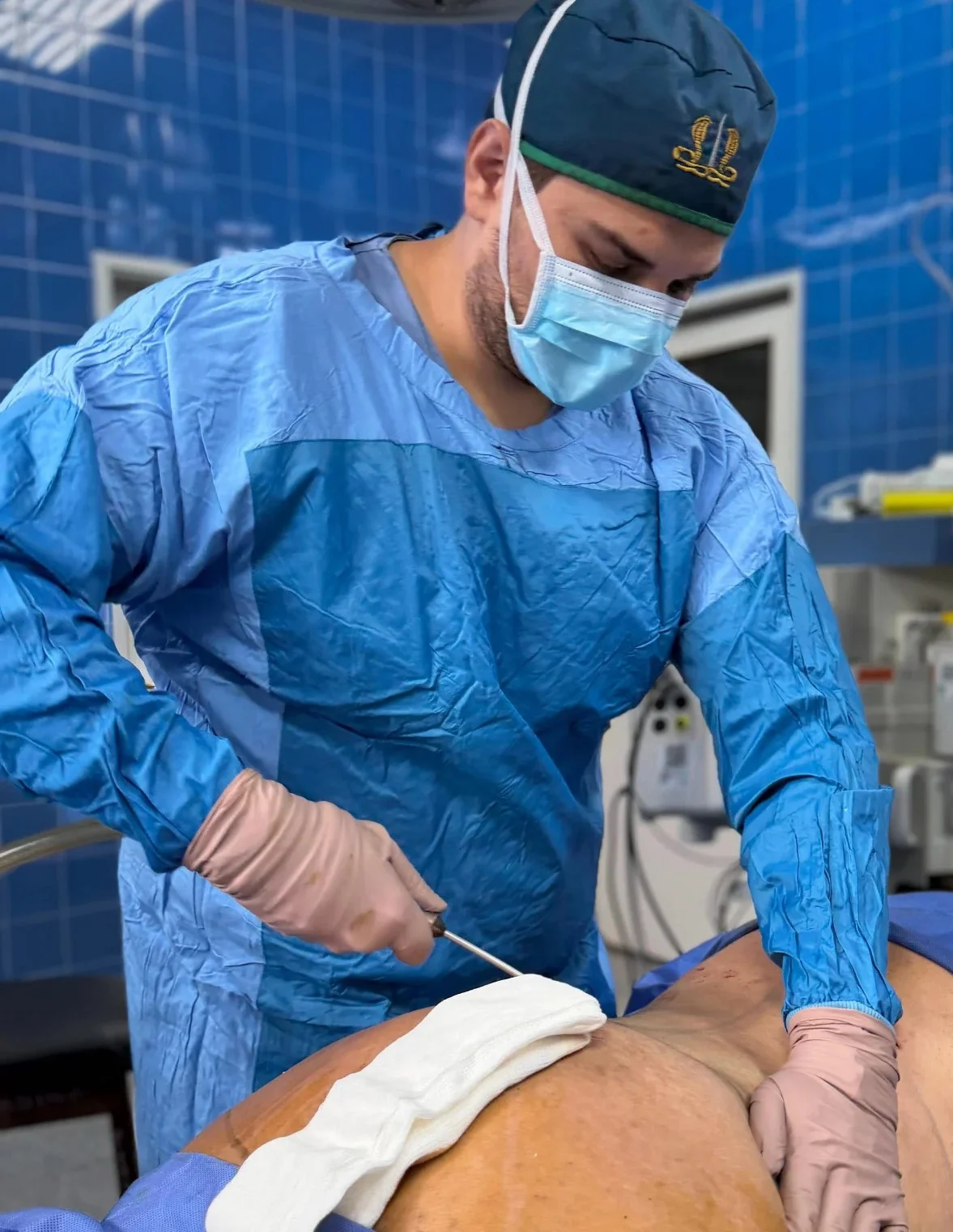 Dr. Graneros en quirófano — procedimiento corporal