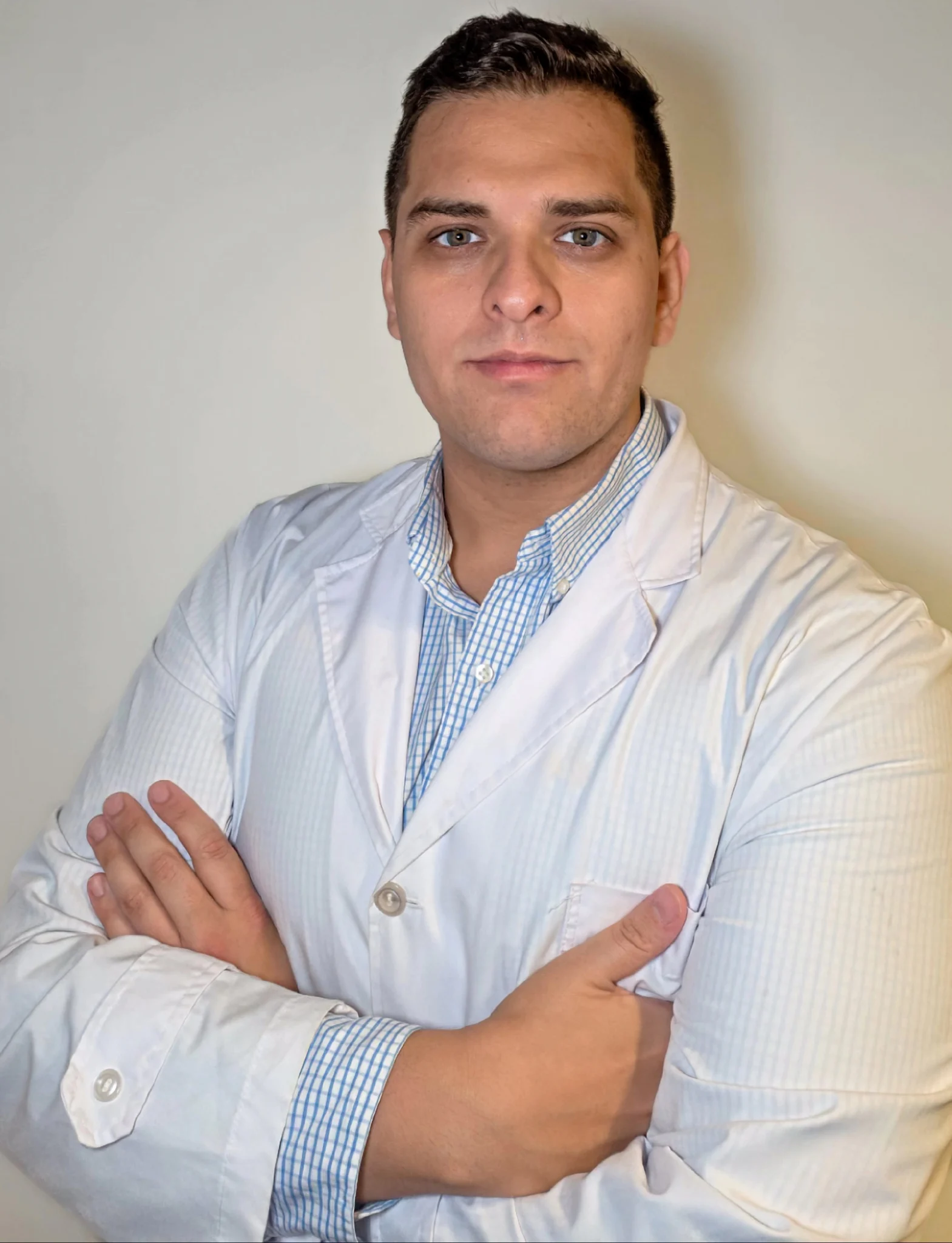 Dr. León Graneros, cirujano plástico certificado en Buenos Aires